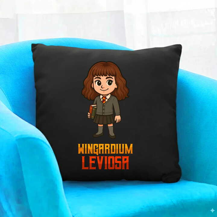 Wingardium Leviosa - Hermiona Granger - černý polštář s potiskem pro fanoušky série Harry Potter