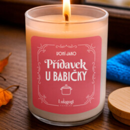 Voní jako přídavek u babičky - vonná svíce s potiskem pro babičku