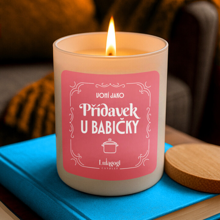 Voní jako přídavek u babičky - vonná svíce s potiskem pro babičku
