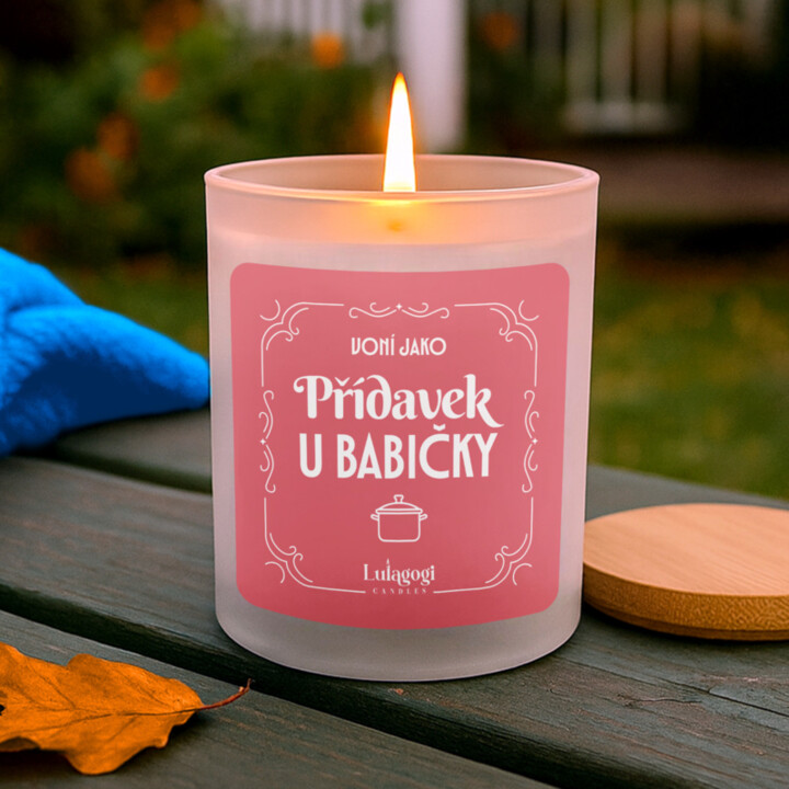 Voní jako přídavek u babičky - vonná svíce s potiskem pro babičku