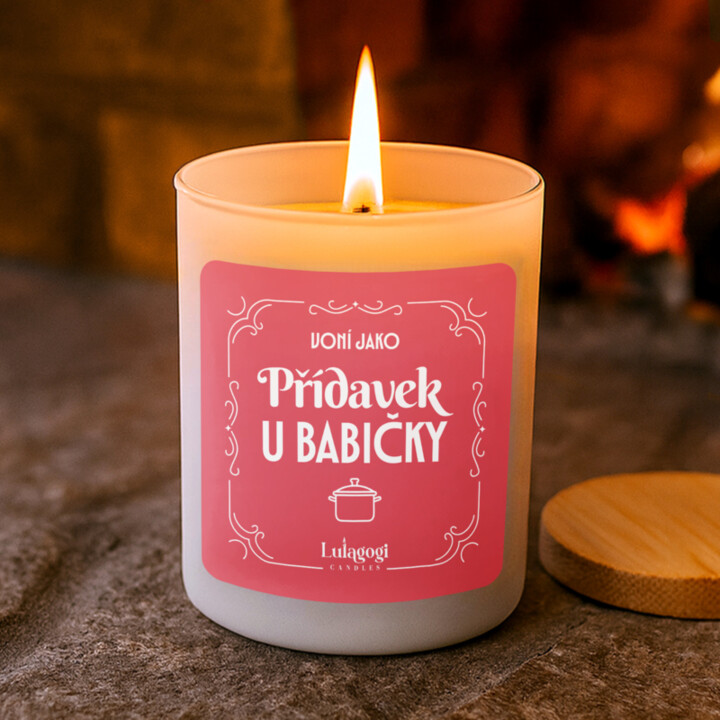 Voní jako přídavek u babičky - vonná svíce s potiskem pro babičku