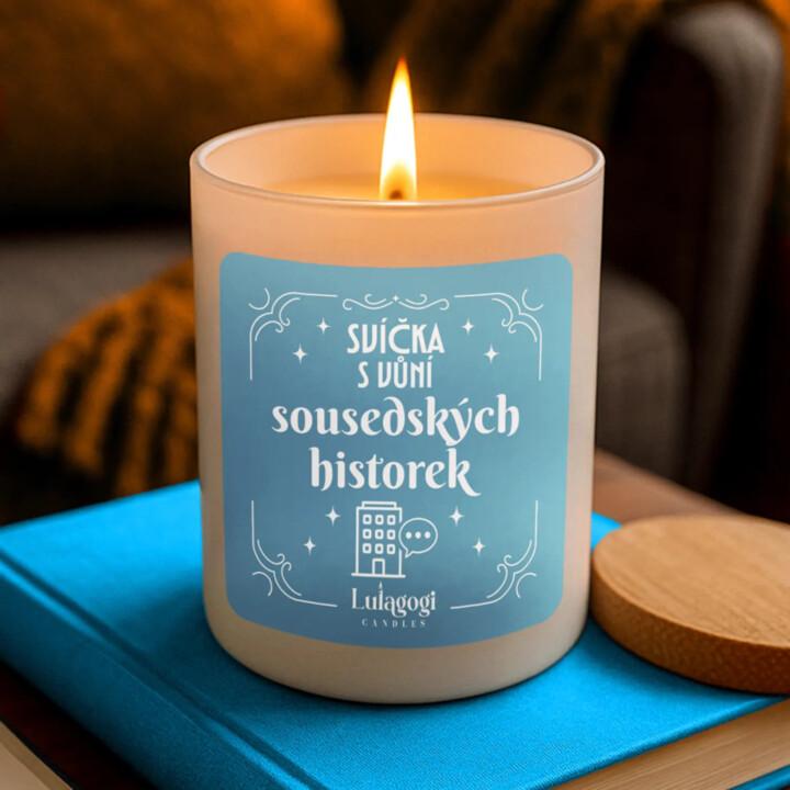 Svíčka s vůní sousedských historek - vonná svíce s potiskem