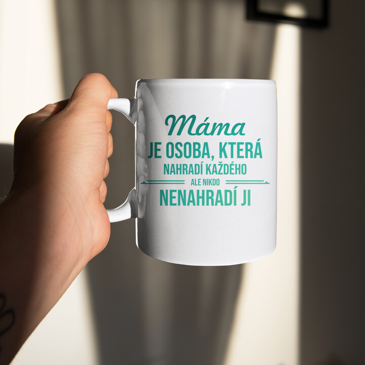 Máma je osoba, která nahradí každého - hrnek