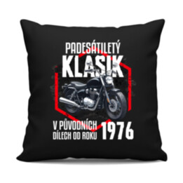 Padesátiletý klasik - v původních dílech od roku 1976 - černý polštář s potiskem
