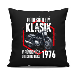 Padesátiletý klasik - v původních dílech od roku 1976 - černý polštář s potiskem
