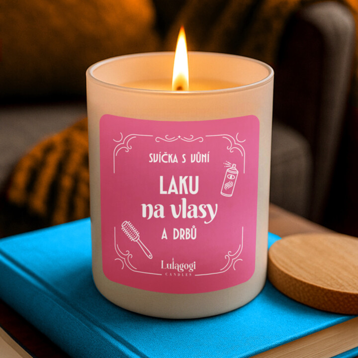 Svíčka s vůní laku na vlasy a drbů – vonná svíčka jako dárek