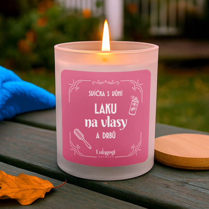 Svíčka s vůní laku na vlasy a drbů – vonná svíčka jako dárek