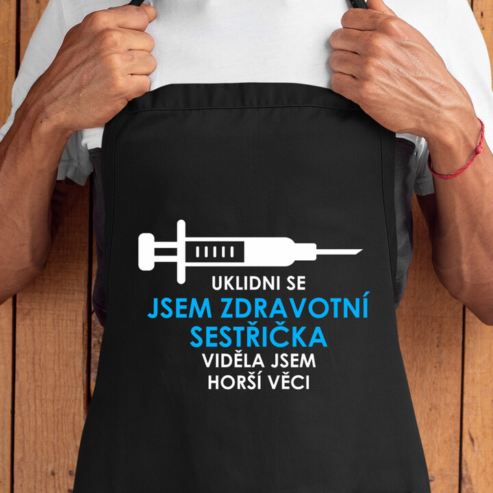 Uklidni se - jsem zdravotní sestřička, viděla jsem horší věci - zástěra