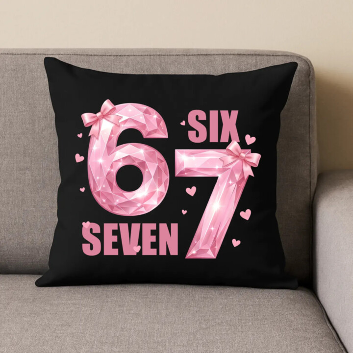Six seven - 67 - růžová verze - černý polštář s potiskem