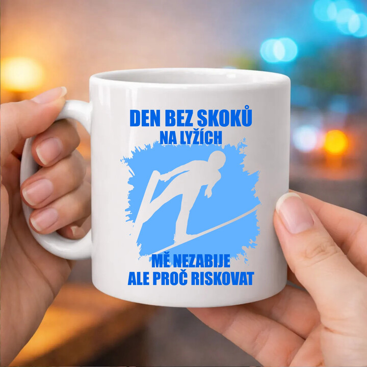 Den bez skoků  na lyžích mě nezabije, ale proč riskovat - hrnek s potiskem