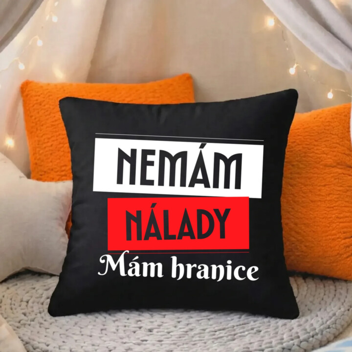 Nemám nálady. Mám hranice - černý polštář s potiskem