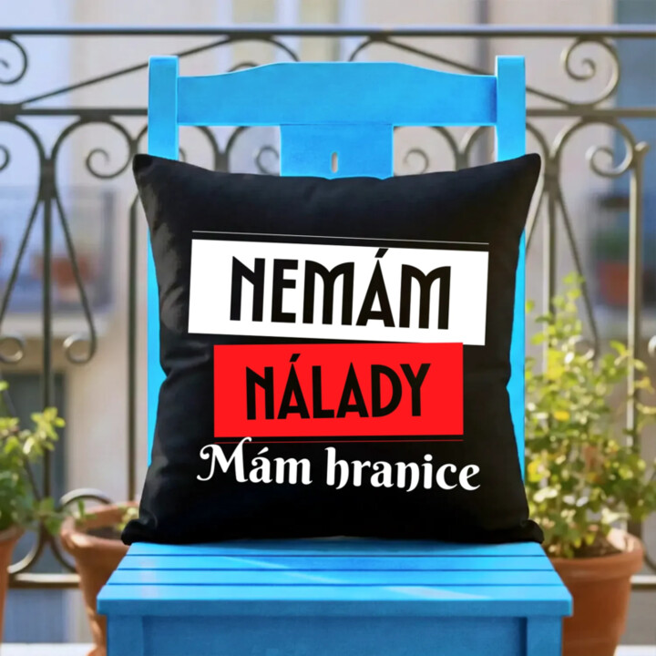 Nemám nálady. Mám hranice - černý polštář s potiskem