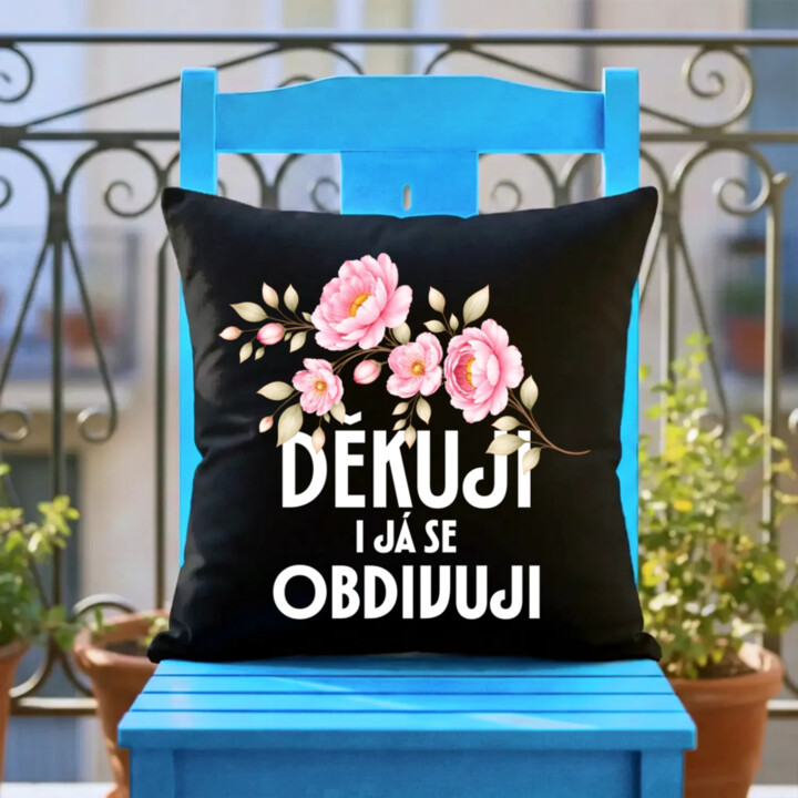 Děkuji, i já se obdivuji - černý polštář s potiskem