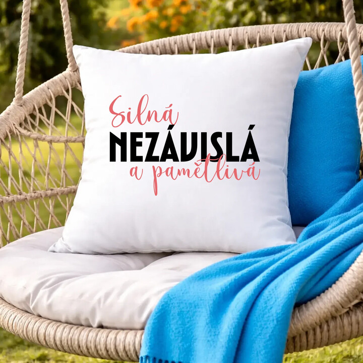 Silná, nezávislá a pamětlivá - polštář s potiskem