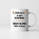 (Jméno) je jako elektřina - někdy kopne, někdy pohladí - hrnek s potiskem - personalizovaný produkt