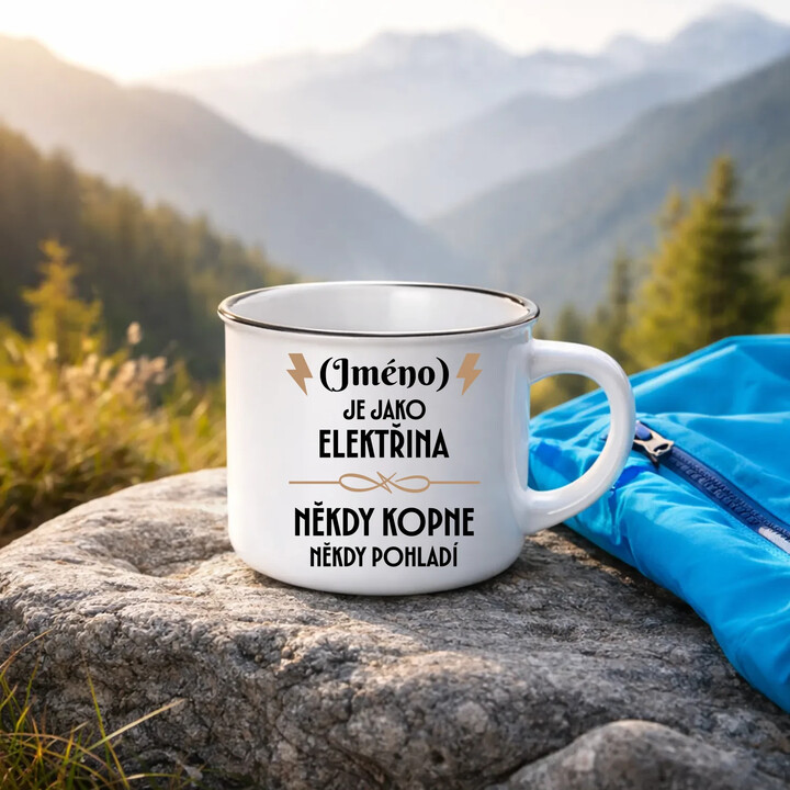 (Jméno) je jako elektřina - někdy kopne, někdy pohladí  - keramický smaltovaný hrneček s potiskem - personalizovaný produkt