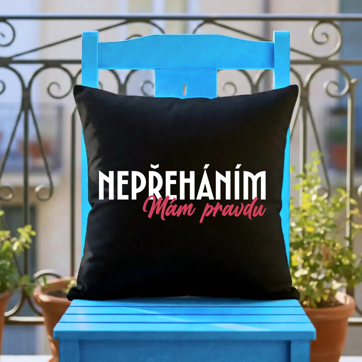Nepřeháním. Mám pravdu - černý polštář s potiskem