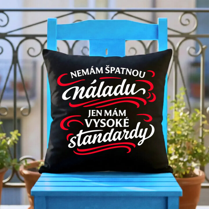 Nemám špatnou náladu, jen mám vysoké standardy - černý polštář s potiskem
