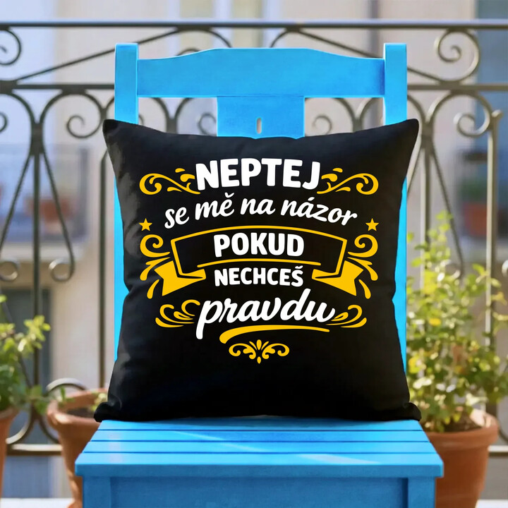 Neptej se mě na názor, pokud nechceš pravdu - černý polštář s potiskem