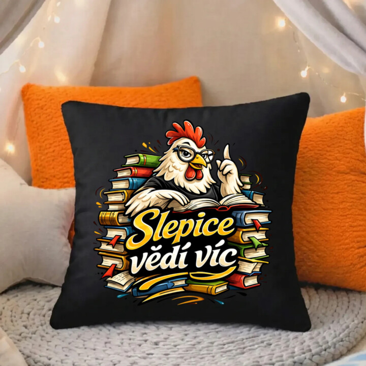 Slepice vědí víc - černý polštář s potiskem