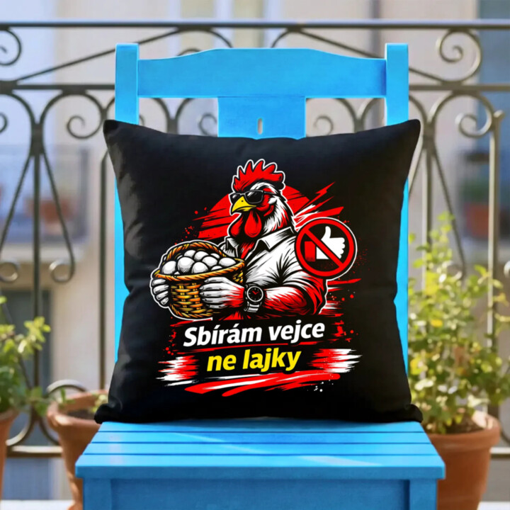 Sbírám vejce, ne lajky - černý polštář s potiskem