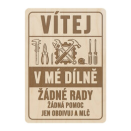 Vítej v mé dílně - žádné rady, žádná pomoc - dřevěná cedulka s gravírováním