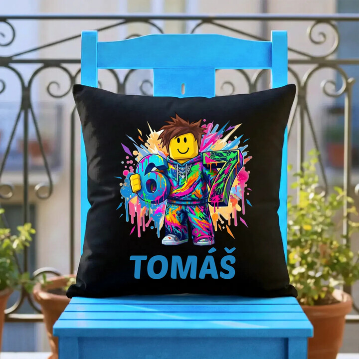 Six seven - 67 - jméno - inspirováno Robloxem - černý polštář s potiskem - personalizovaný produkt