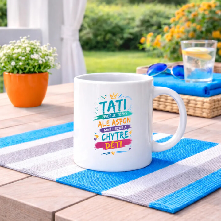 Tati, život je těžký, ale aspoň máš hezké a chytré děti - hrnek s potiskem