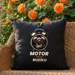 MOTOR MÍSTO BUDÍKU - černý polštář s potiskem