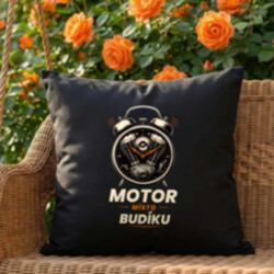 MOTOR MÍSTO BUDÍKU - černý polštář s potiskem