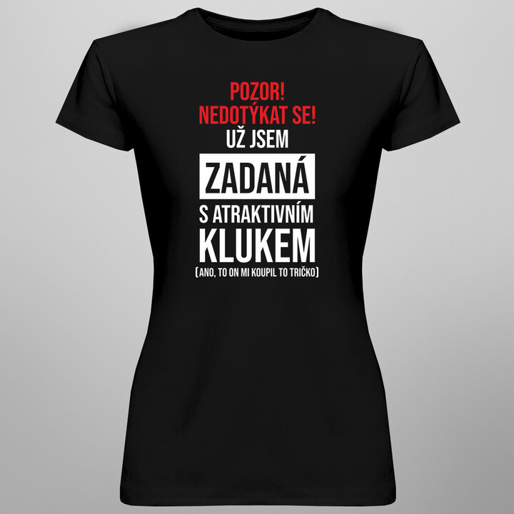 Pozor! Nedotýkat se! Už jsem zadaná s atraktivním klukem - dámské tričko s potiskem