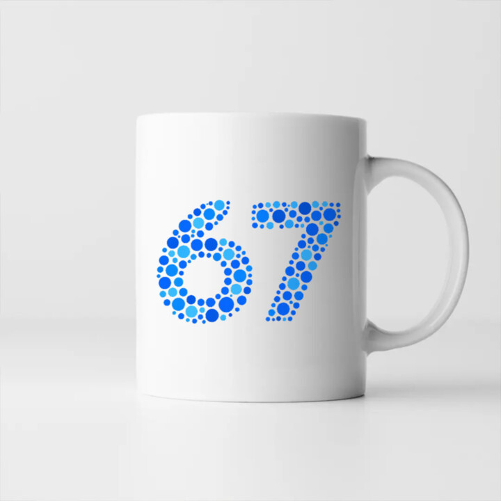 Modrá 67 z teček - den tečky - hrnek s potiskem