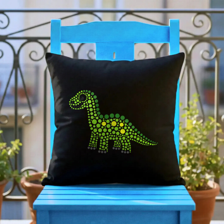 Dinosaurus z teček - den tečky - černý polštář s potiskem