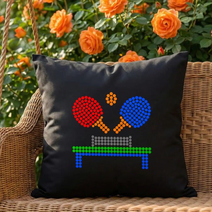 Stolní tenis z teček - den tečky - černý polštář s potiskem
