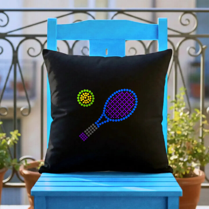 Tenis z teček - den tečky - černý polštář s potiskem