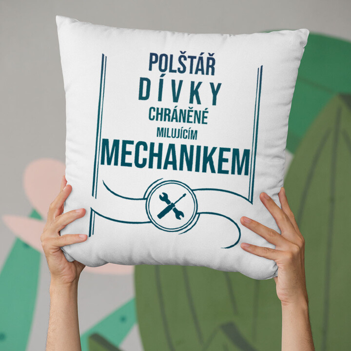 Polštář dívky chráněné milujícím mechanikem