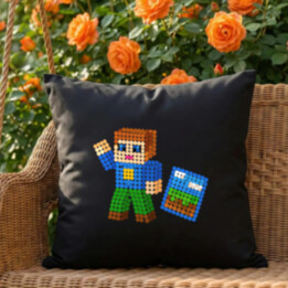 Kostičkový hráč z teček - den tečky - černý polštář s potiskem - inspirováno Robloxem
