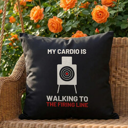 My cardio is walking to the firing line - černý polštář pro střelce