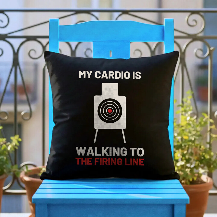 My cardio is walking to the firing line - černý polštář pro střelce