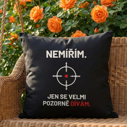 Nemířím, jen se velmi pozorně dívám - černý polštář pro střelce