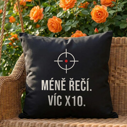 Méně řečí, víc X10 - černý polštář pro střelce