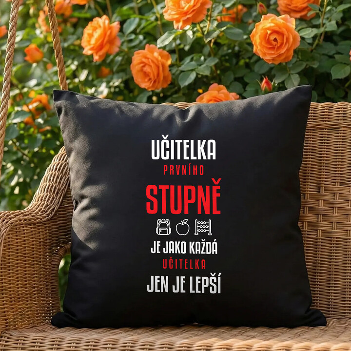 Učitelka prvního stupně je jako každá učitelka, jen je lepší - černý polštář s potiskem