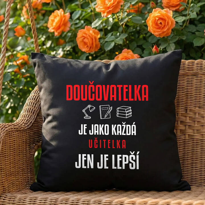 Doučovatelka je jako každá učitelka, jen je lepší - černý polštář s potiskem