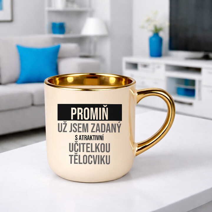 Promiň, už jsem zadaný s atraktivní učitelkou tělocviku - elegantní hrnek na dárek
