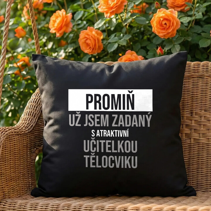 Promiň, už jsem zadaný s atraktivní učitelkou tělocviku - černý polštář s potiskem