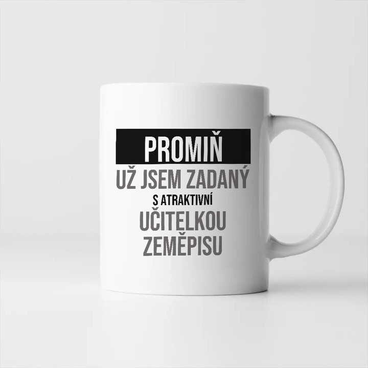 Promiň, už jsem zadaný s atraktivní učitelkou zeměpisu - hrnek s potiskem