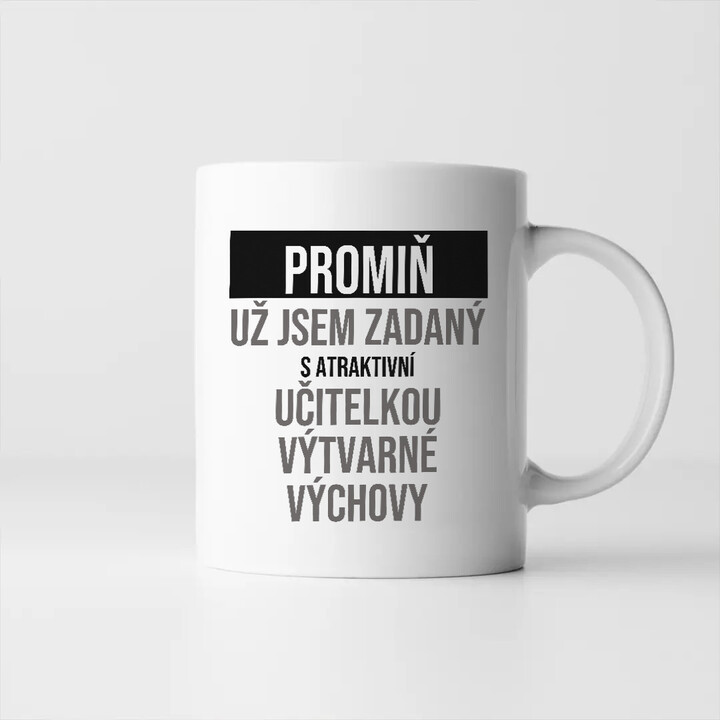 Promiň, už jsem zadaný s atraktivní učitelkou výtvarné výchovy - hrnek s potiskem