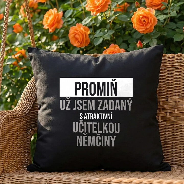 Promiň, už jsem zadaný s atraktivní učitelkou němčiny - černý polštář s potiskem