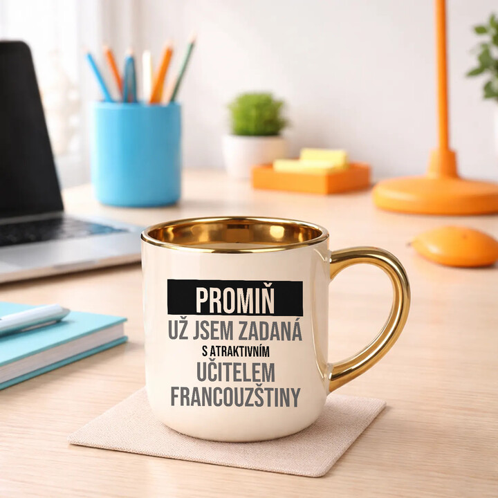Promiň, už jsem zadaná s atraktivním učitelem francouzštiny - elegantní hrnek na dárek