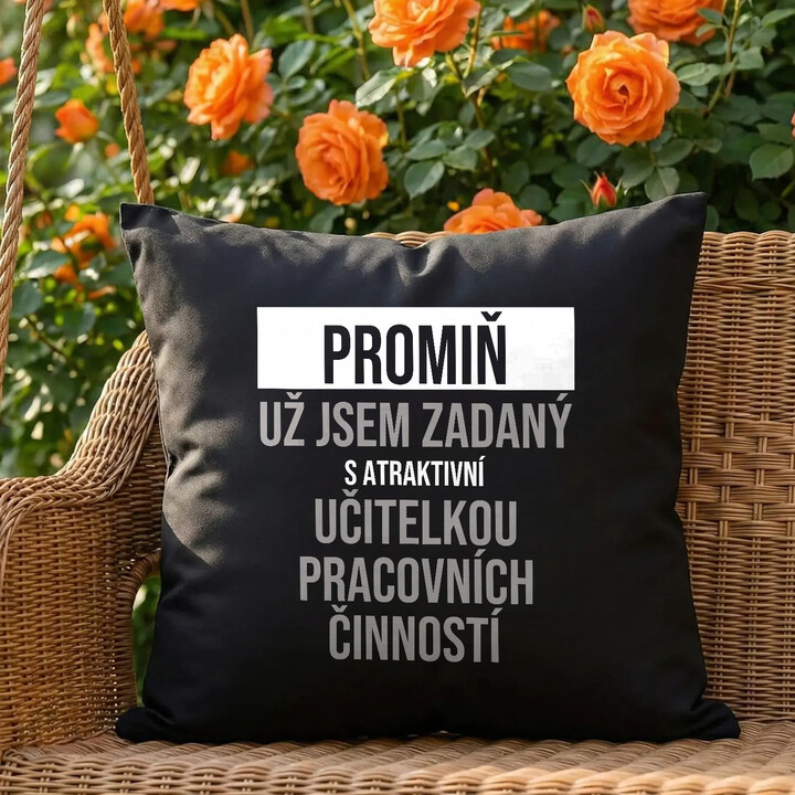 Promiň, už jsem zadaný s atraktivní učitelkou pracovních činností - černý polštář s potiskem